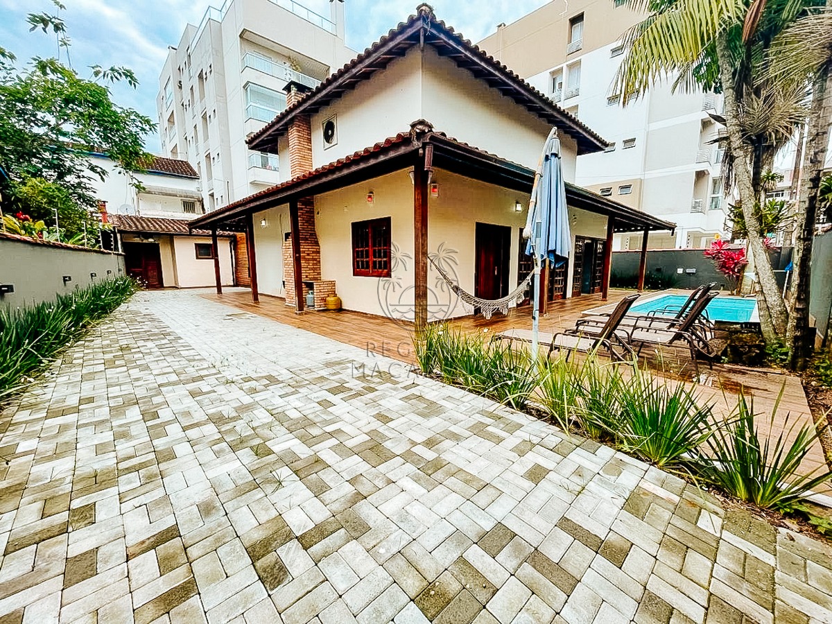 Casa à venda com 5 quartos, 200m² - Foto 2